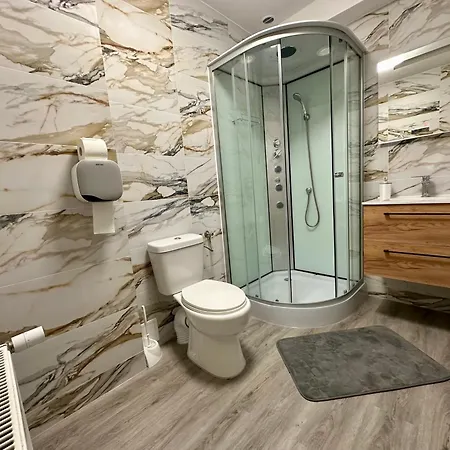 Lesna منزل للإقامة *